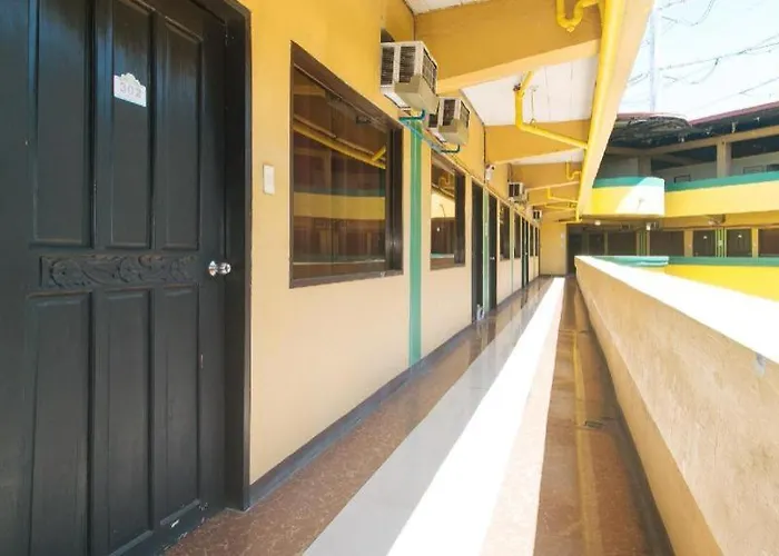 Reddoorz Near Sm Muntinlupa Hotel 2*